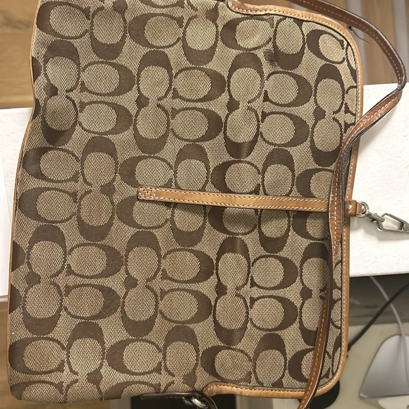 Coach vintage bag from ‘02. Good condition a few wear marks. Canvas and leather - Picture 6 of 7